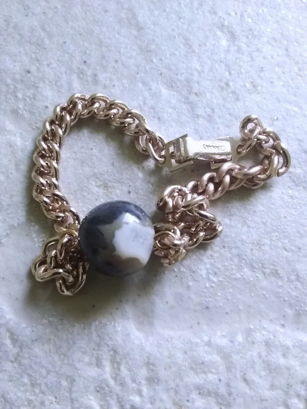Minimalist Monochrome Chain Bracelet w. multi-hued India Agate Bead. Fits 7-7.5